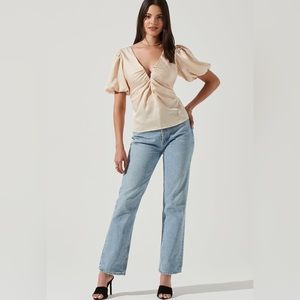 (AA4) AS­TR the La­bel Deep-V Bal­loon Sleeve Top, Size XL, NWT